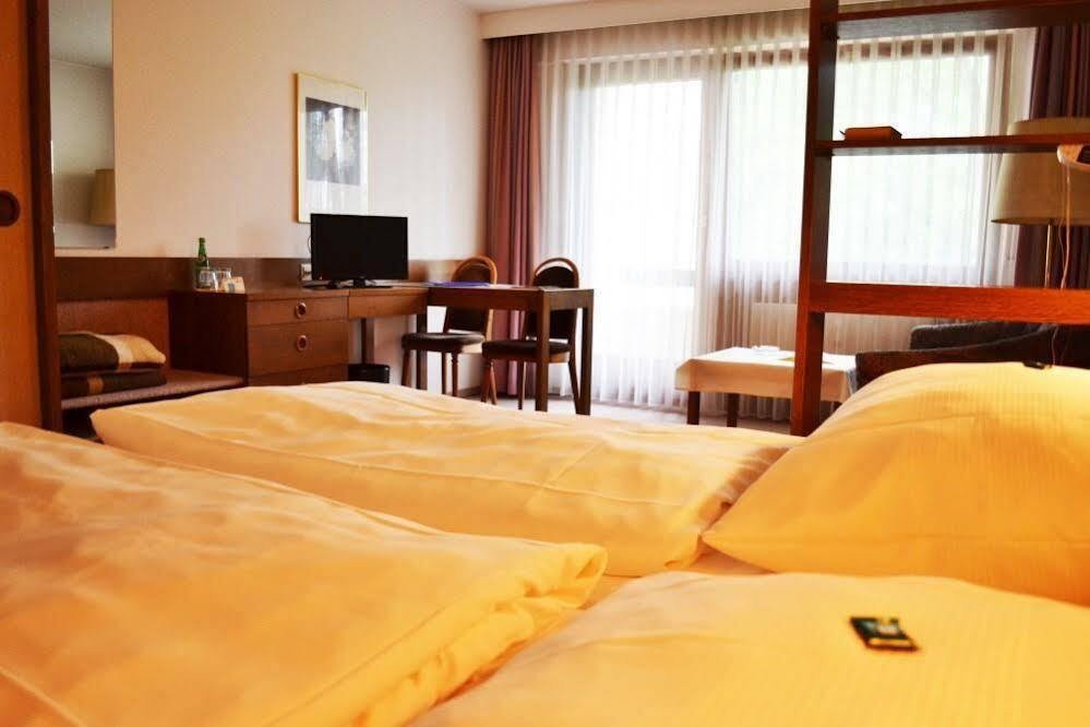 Hotel Quellenhof Bad Urach Extérieur photo
